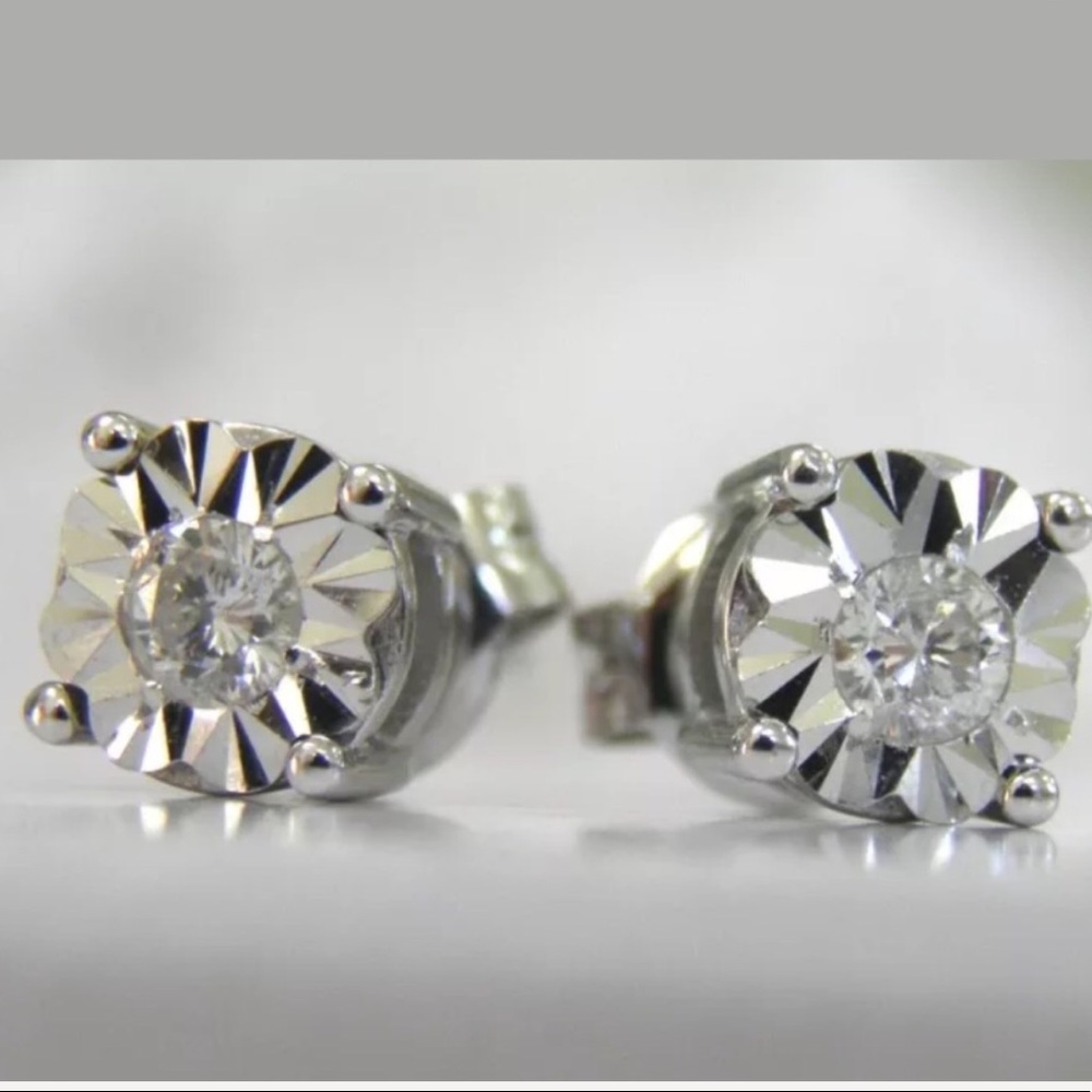 🌟.15CT Natural Diamond Sterling Silver Studs - Picture 2 of 6